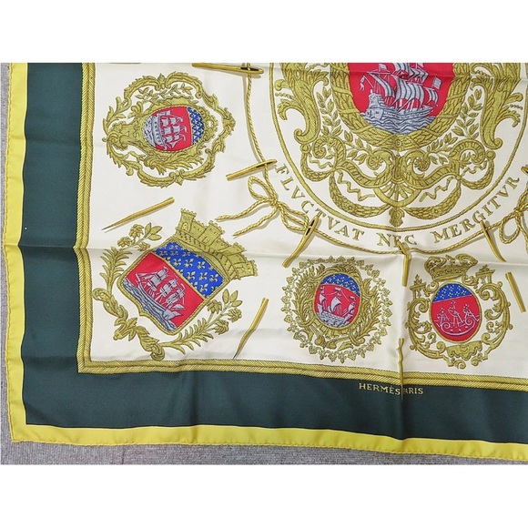 Hermès Green and Gold Silk Scarf - Picture 5 of 11